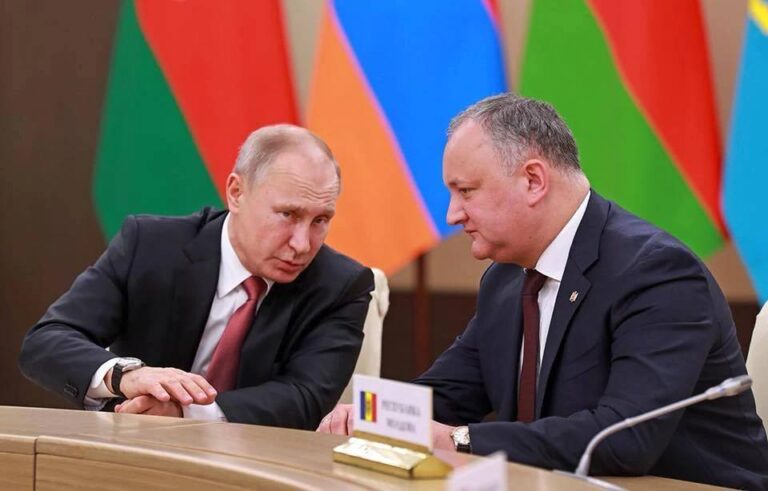Додон поздравил Путина с днём рождения и снова заговорил о «дружбе» с Россией