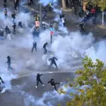Протесты, поджоги и погромы во Франции: правительство обвиняет ультралевых, профсоюзы — власти 