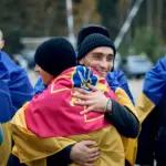 (ФОТО) Украина вернула из российского плена 270 человек — среди них пятеро, которых считали погибшими в Еленовке