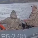 Молдова передала Украине двух пограничников после погони на Днестре, пострадавший — в больнице