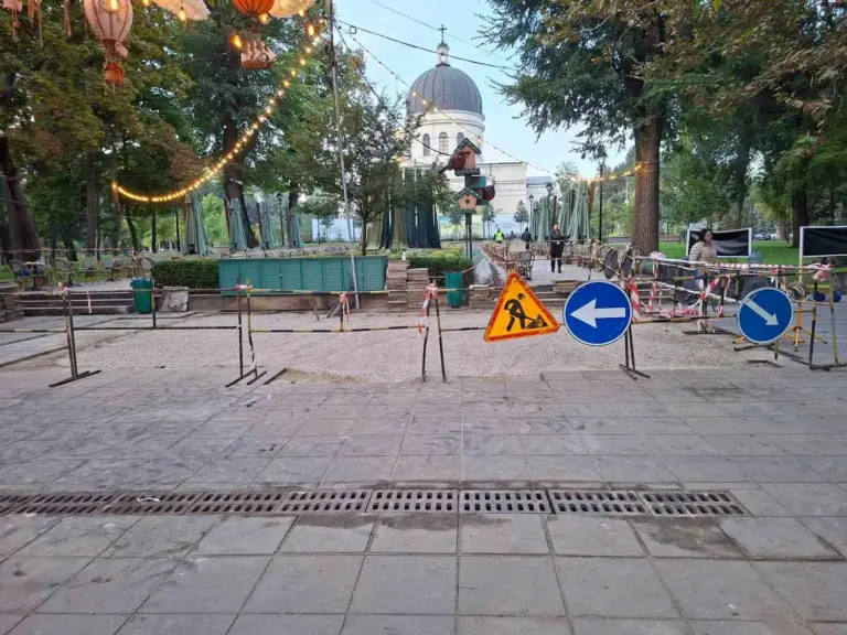 Ремонт теплосети в сквере Кафедрального собора завершён