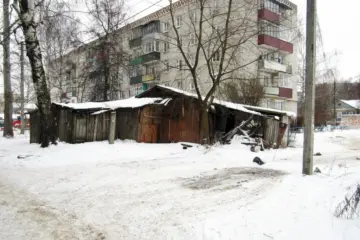Сараи во дворе многоэтажки