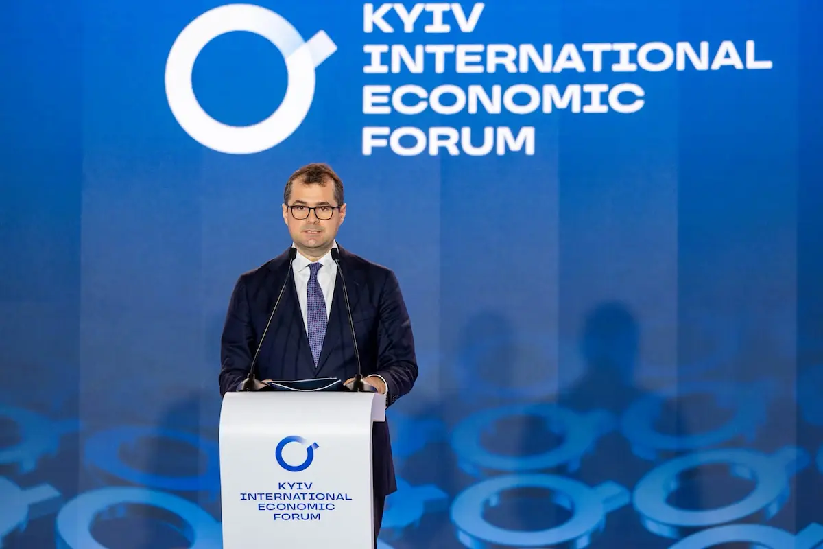 Тофан в Киеве подписал оборонное соглашение, выступил на форуме и обсудил закупки газа