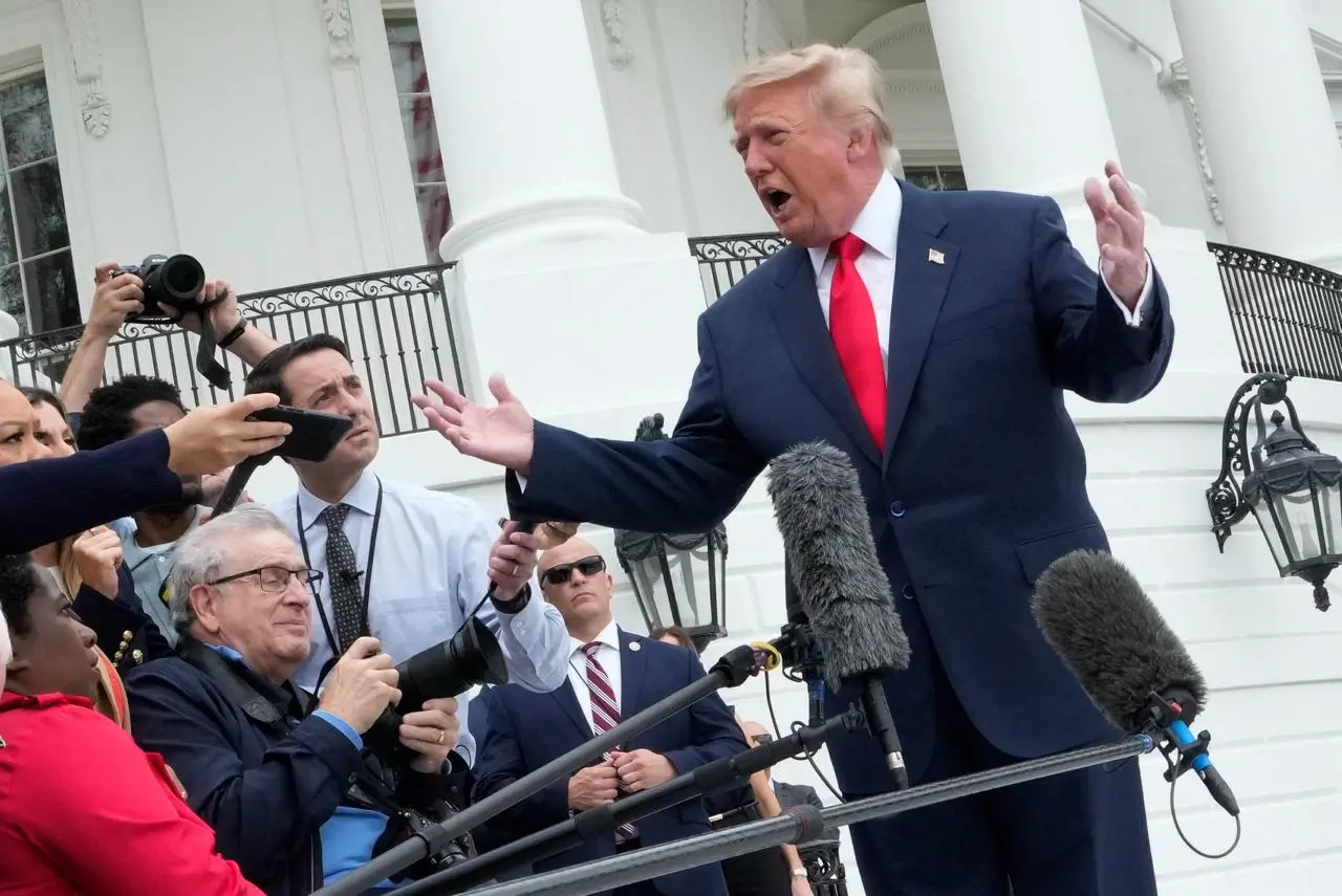 Трамп требует сменить Зеленского и прекратить удары по российским НПЗ