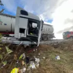 В Румынии чуть не перевернулась автоцистерна с молдавским вином — водителя заблокировало в кабине