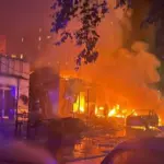 (ВИДЕО/ФОТО) Россия атаковала Харьков: ракетой — по магазину во дворе, дронами — по многоэтажкам